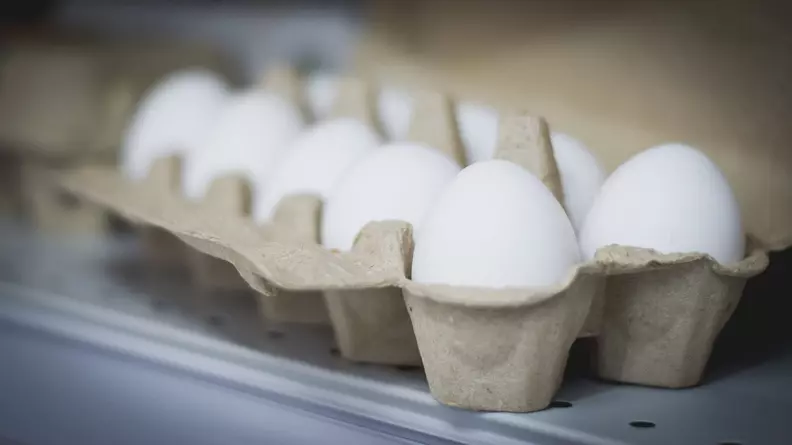 Крупные гипермаркеты в Ростове ограничили продажу яиц в одни руки