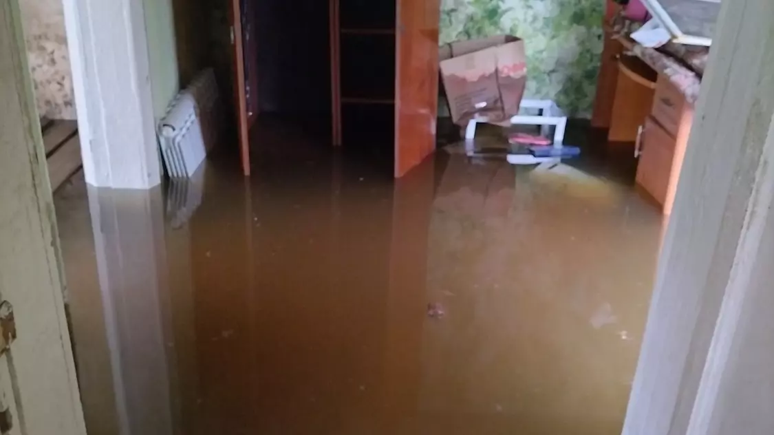 Вода в некоторых домах на улице Шоссейной в Ростове