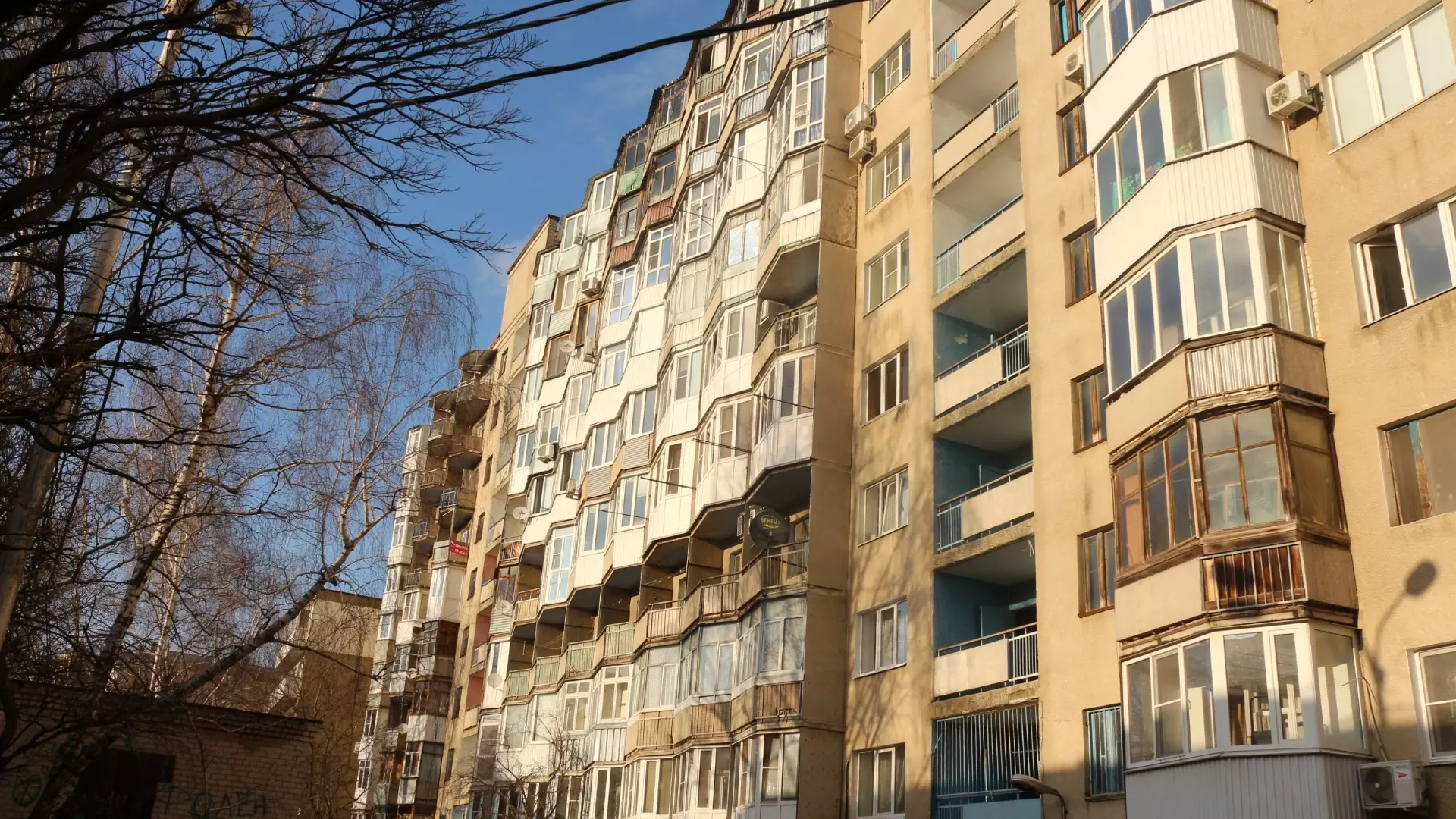 В Ростове спасли жизнь мужчины, пытавшегося выброситься с балкона третьего этажа