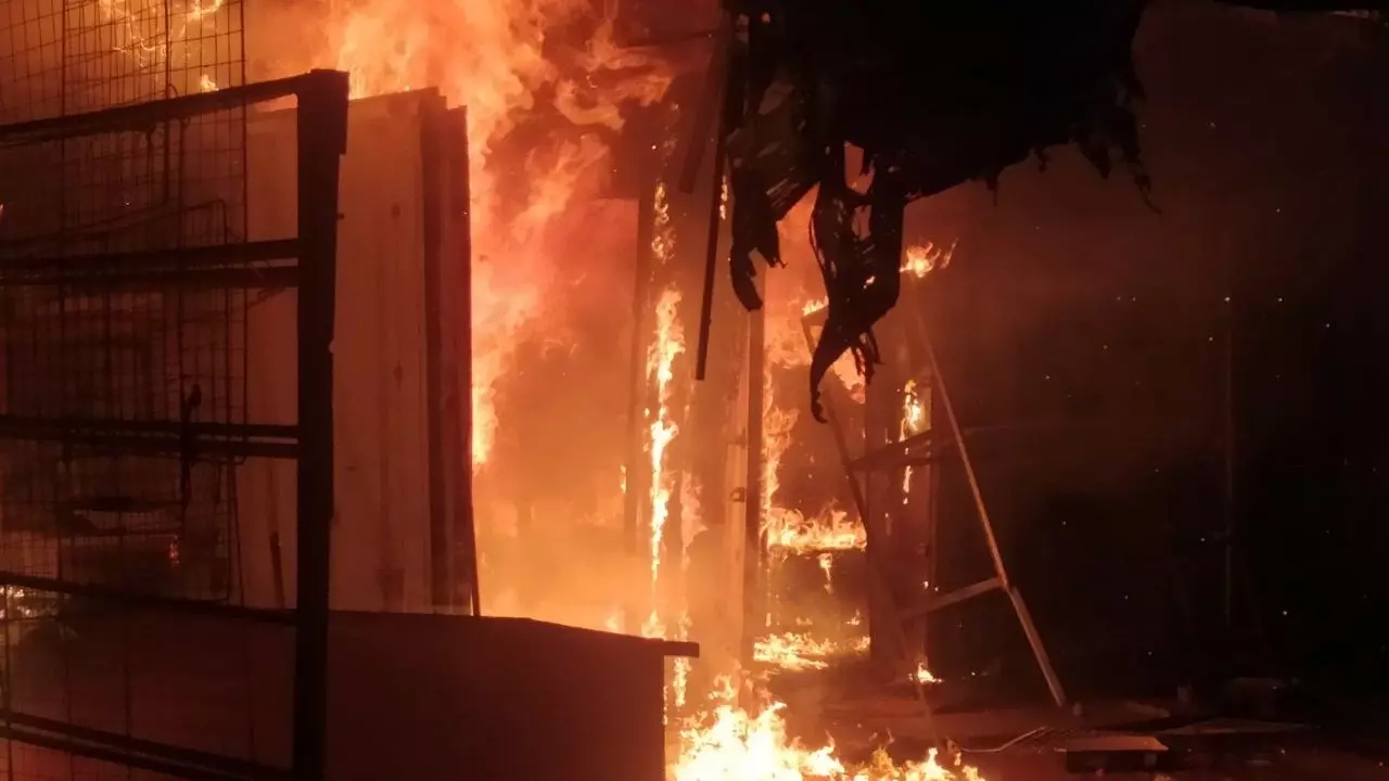 Огонь на «Темернике» в Ростове перекинулся на павильоны с пиротехникой