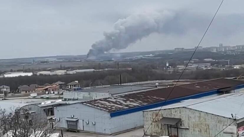 Пожар на складе с целлюлозой в Аксае перекинулся на соседний ангар