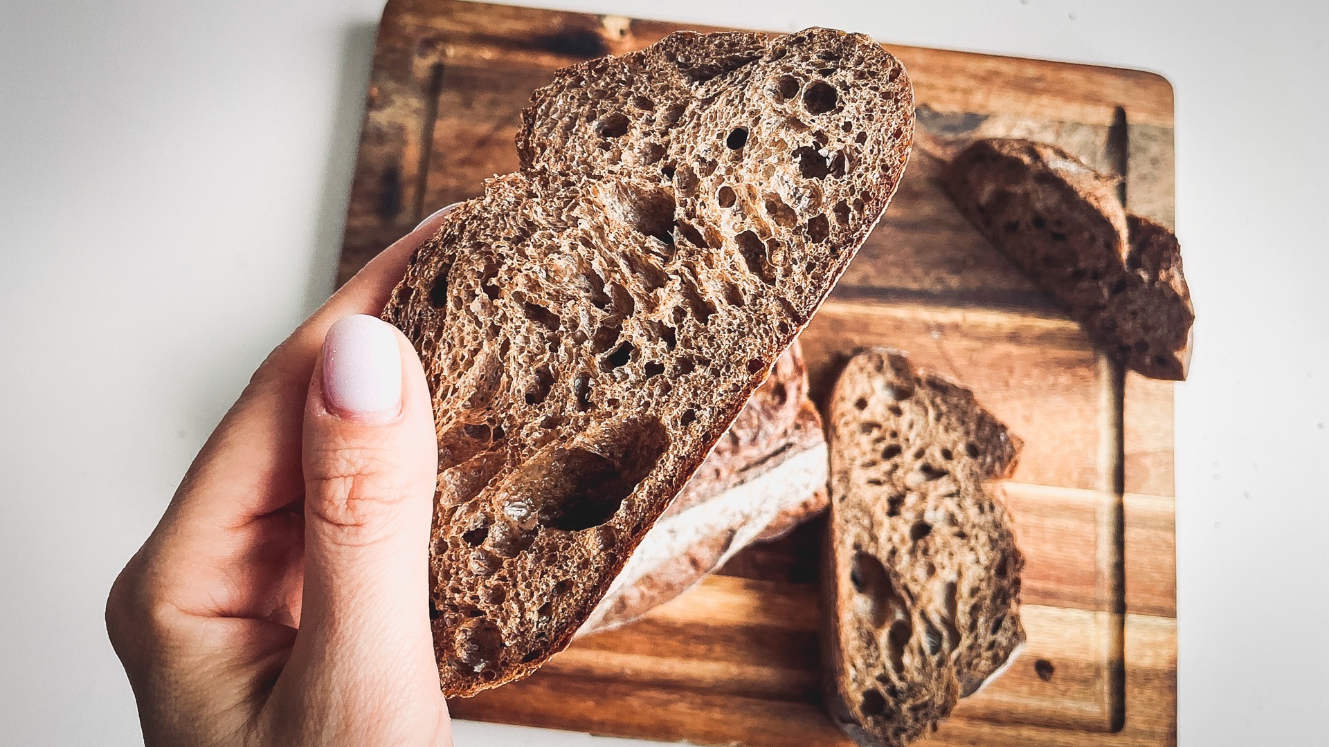 Круговорот хлеба в Сальске: оплаченный филантропом хлеб продали дважды