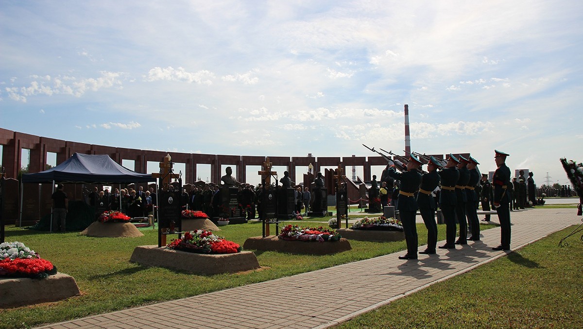 Вот это поворот: в Ростове строят Западную хорду, а в Шахтах убирают военные кладбища
