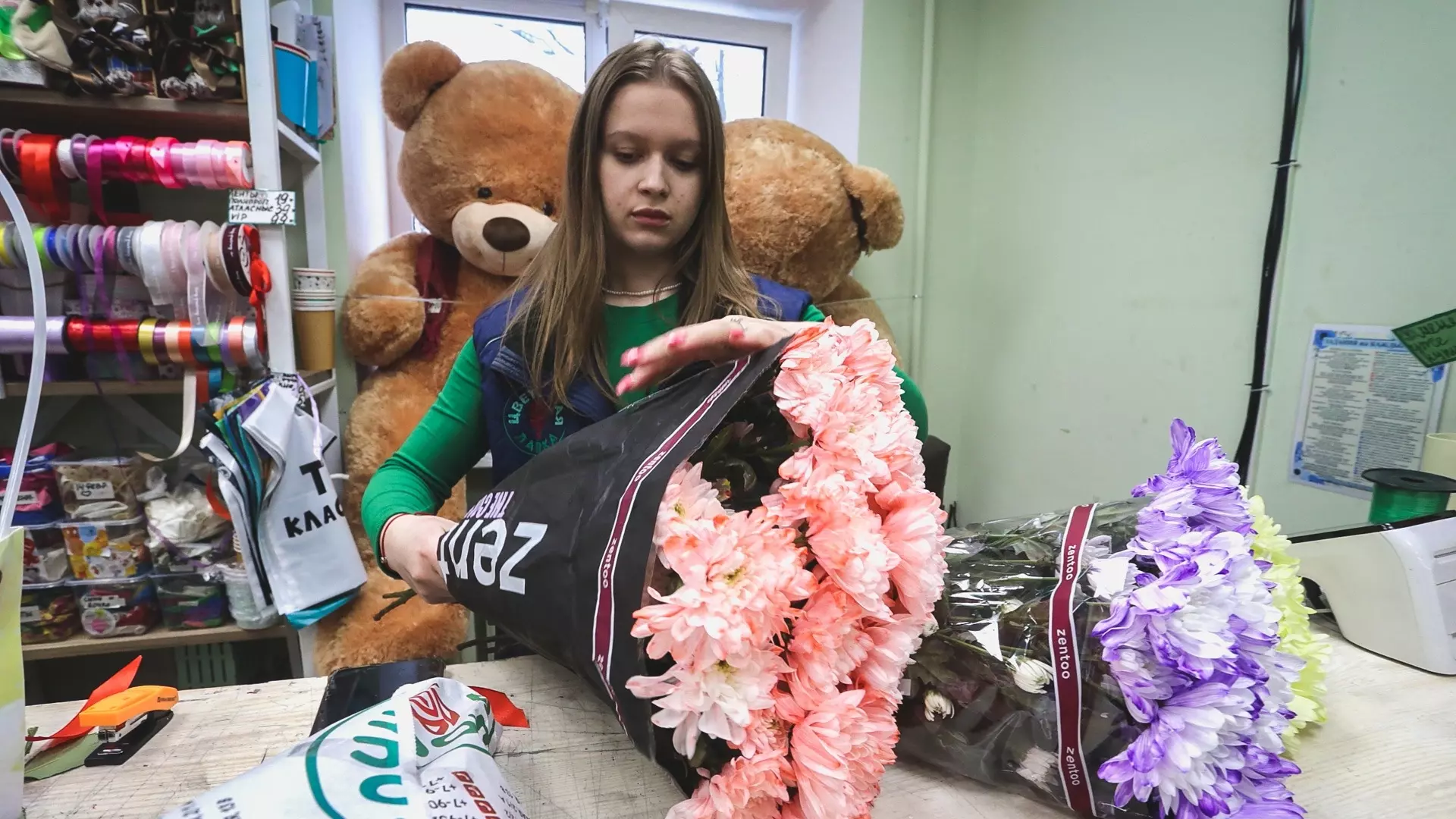 Ростовчане в 2023 году потратят на подарки учителям в среднем 2600 рублей