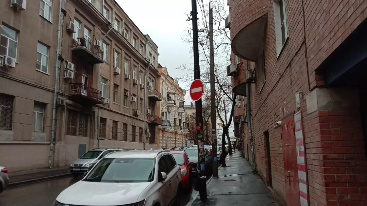 Власти Ростова запретят парковку на двух улицах с 10 февраля