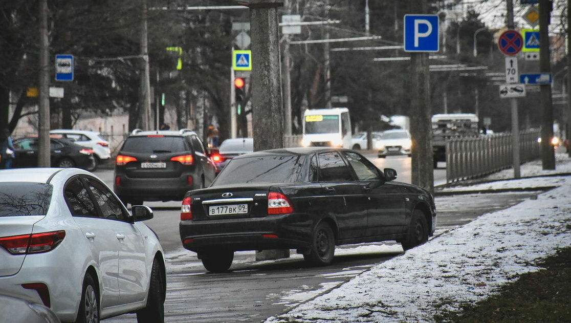 В Ростове на месяц с 15 апреля запретят парковку по ночам на улице Пушкинской