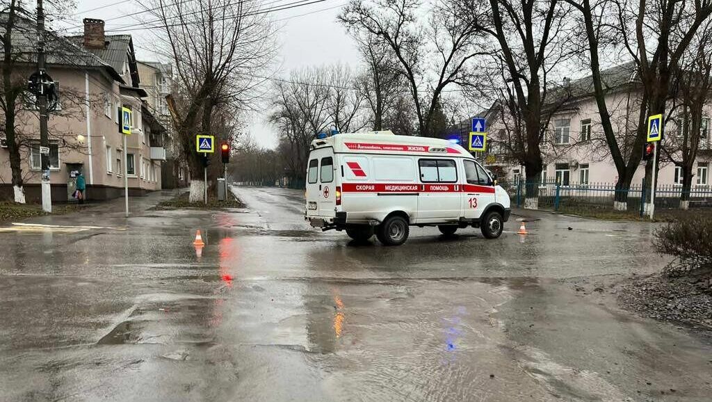 Маленькая девочка пострадал в ДТП с машиной скорой помощи в Ростовской области