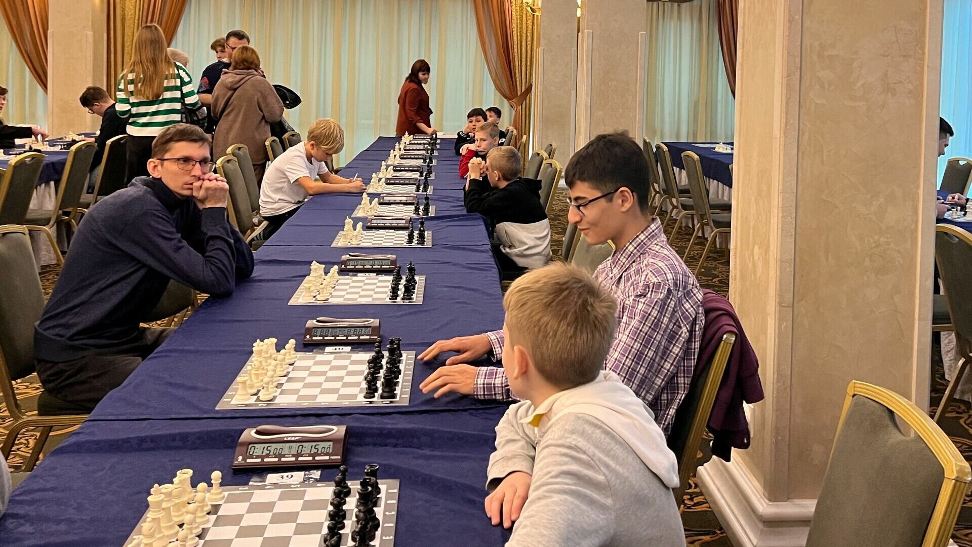 Всероссийский детско-юношеский турнир по быстрым шахматам стартовал на Дону