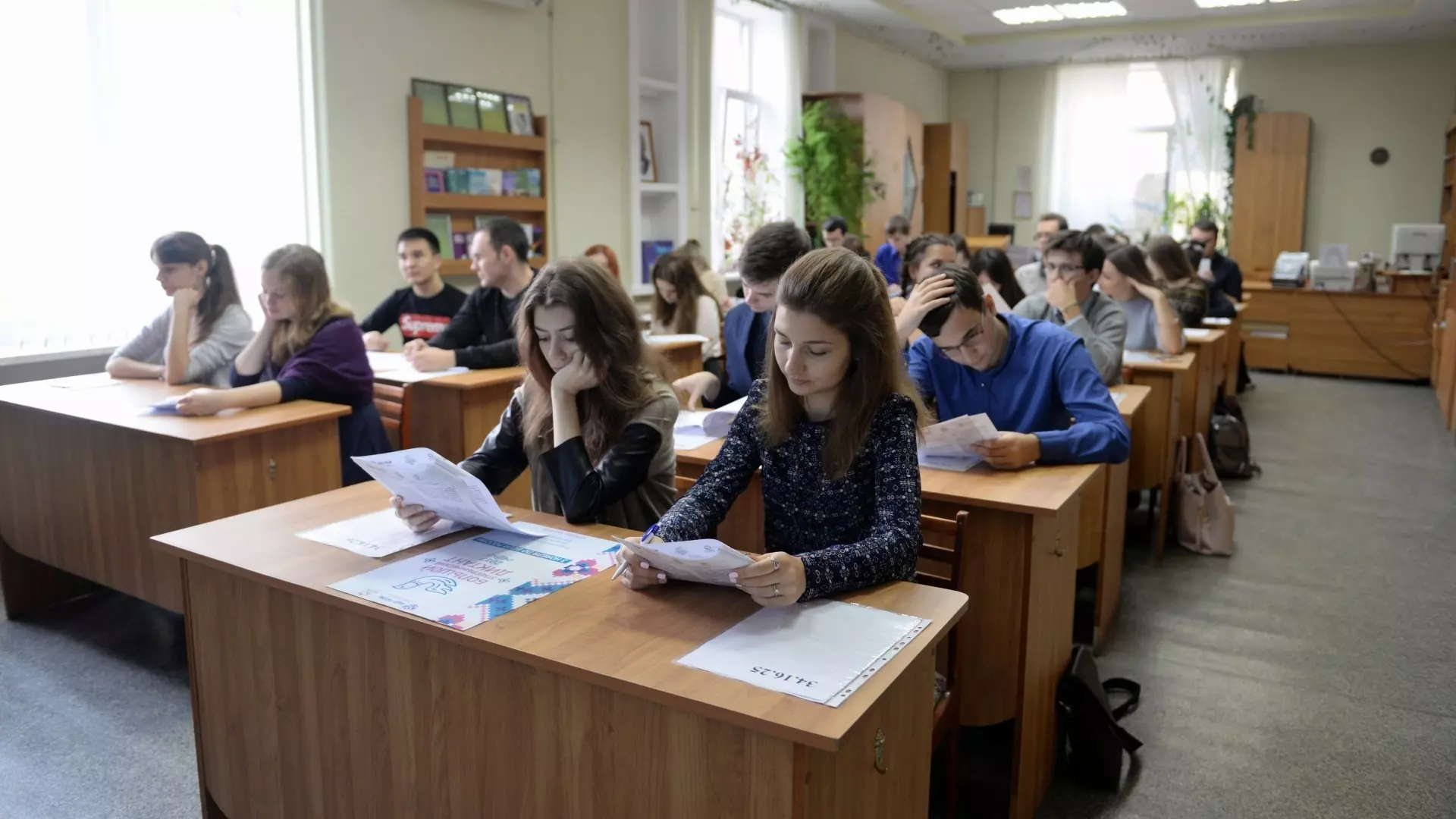 Эксперт рассказал, почему ростовские школьники и учителя выступают за отмену ЕГЭ