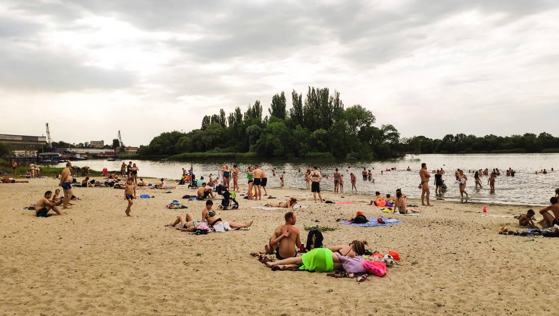 В Ростове запретили купаться на пляжах Зеленого острова из-за опасных бактерий