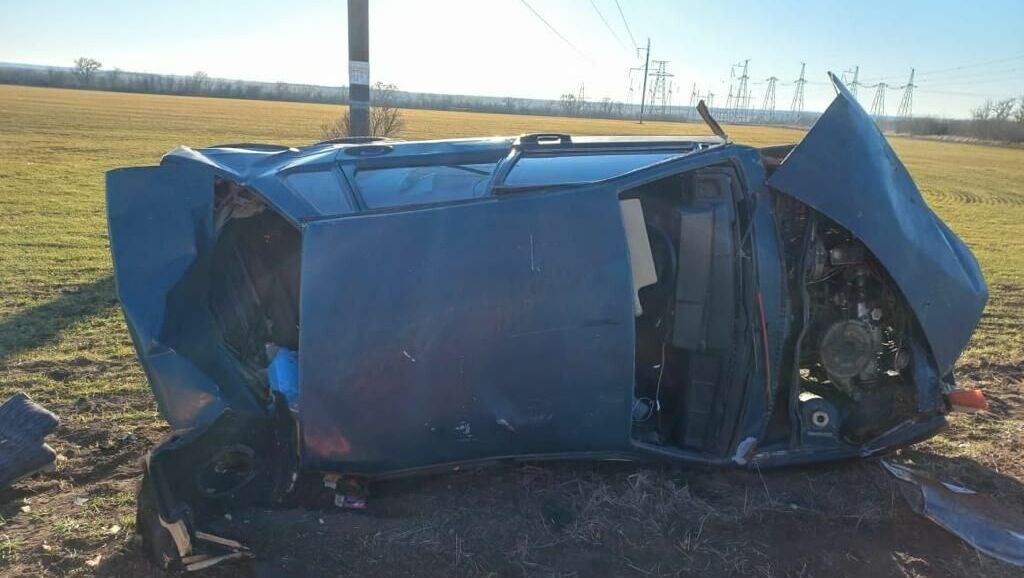 В Ростовской области водитель попал в больницу после аварии в Сальском районе