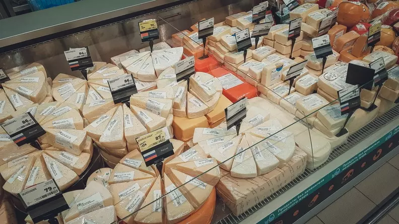 Эксперт Мордвинова рассказала, когда сыр с плесенью может быть опасен