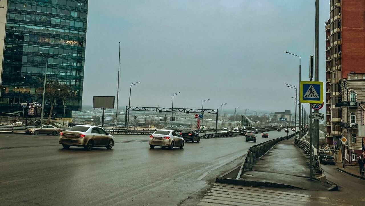 В Ростове на массовое ДТП у Ворошиловского моста выехали три машины реанимации