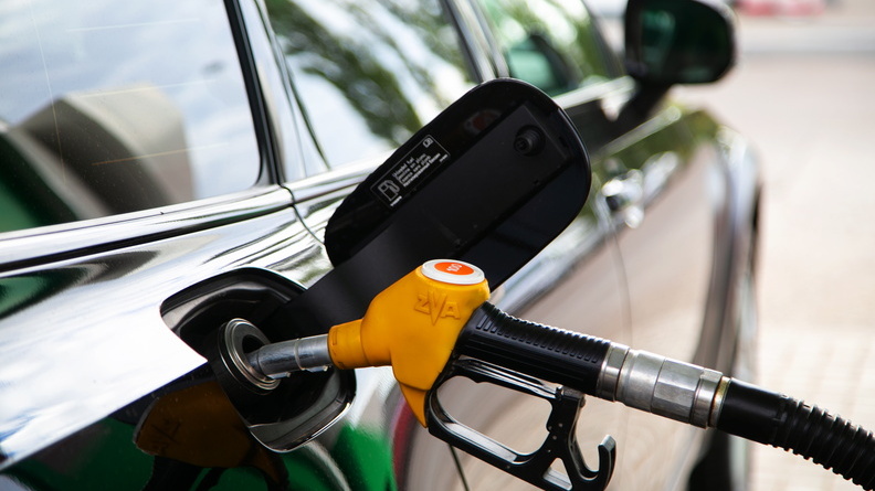 Цены на бензин снова стали рекордно высокими в Ростовской области