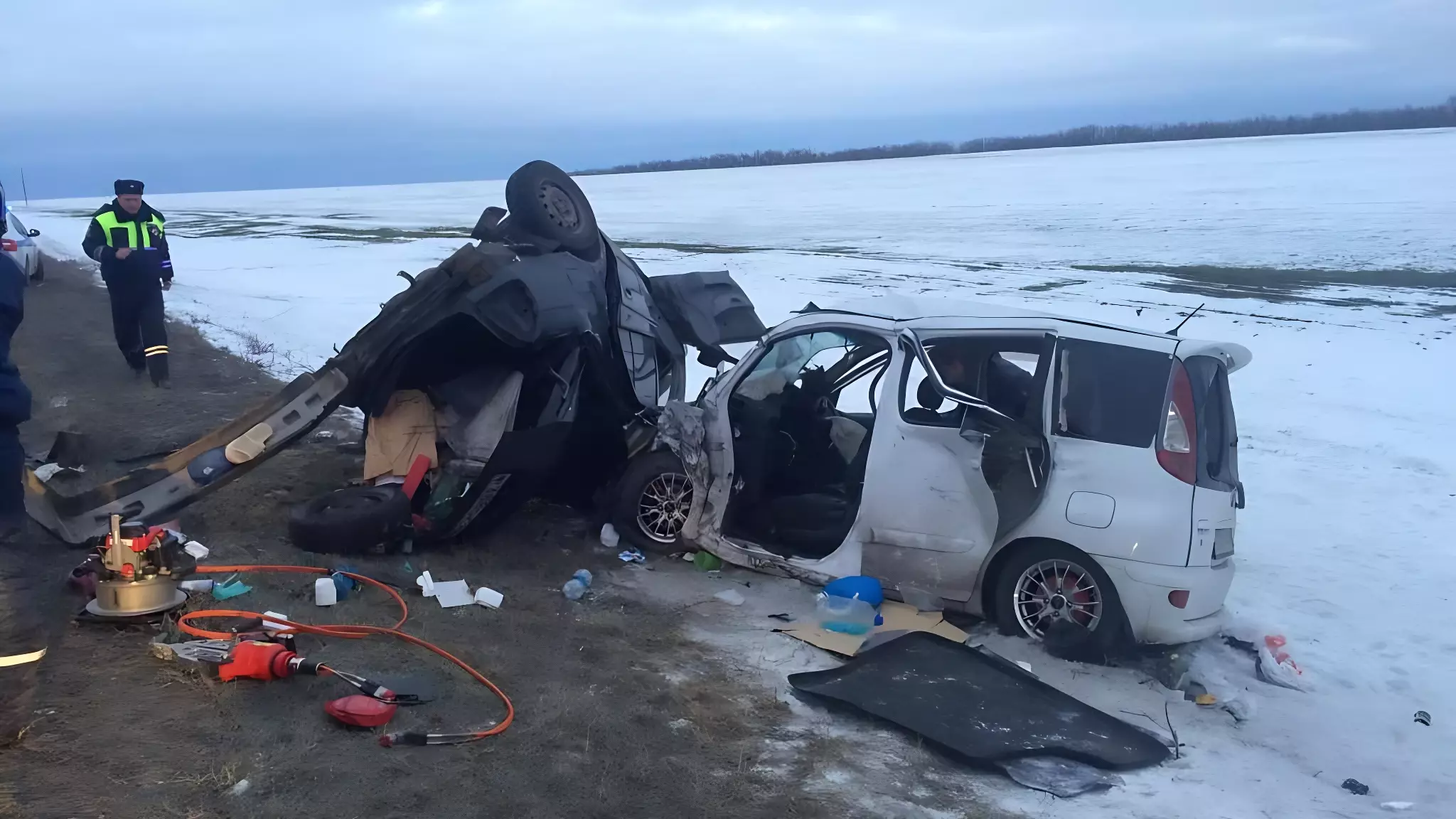 Два автомобиля превратились в кучу металла на трассе «Новошахтинск — Гуково»
