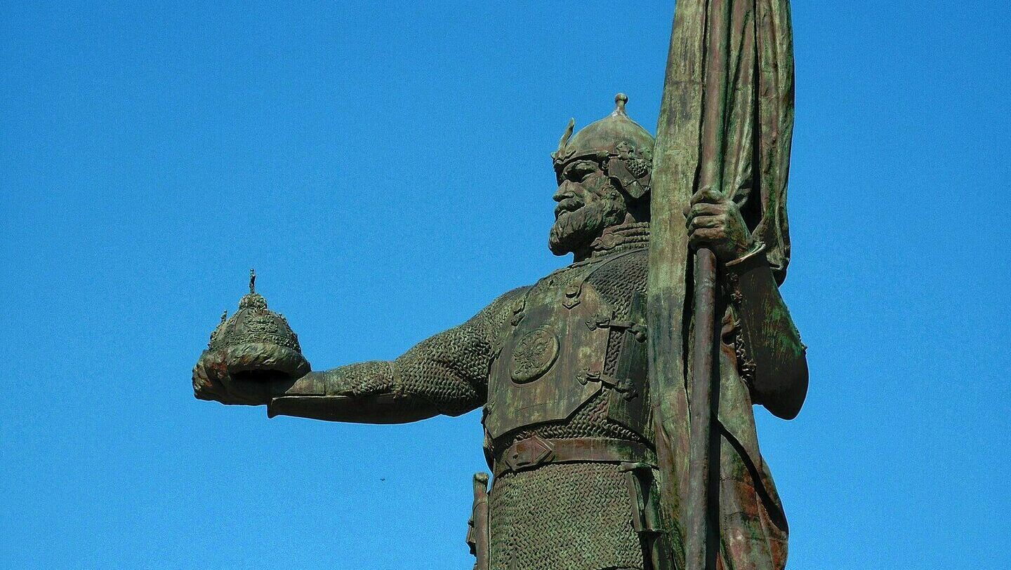 Прокуратура заставляет власти в Ростовской области отремонтировать памятник Ермаку