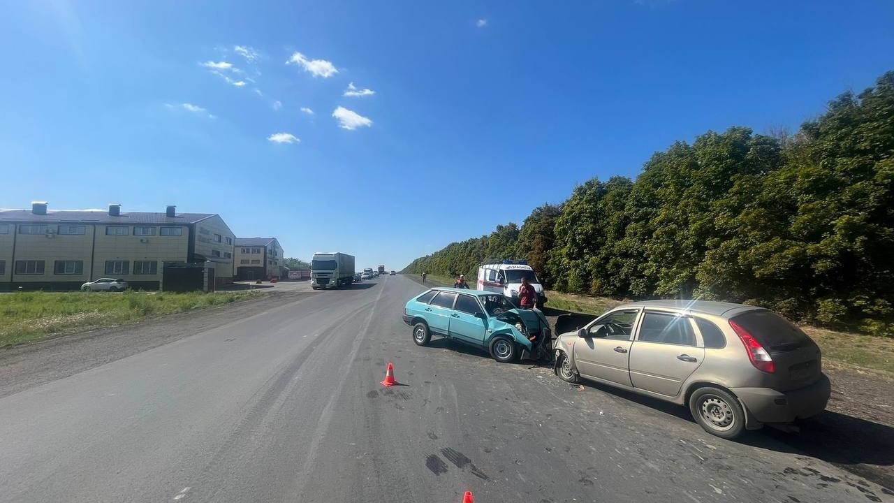 На въезде в Новочеркасск днем 6 сентября столкнулись три автомобиля