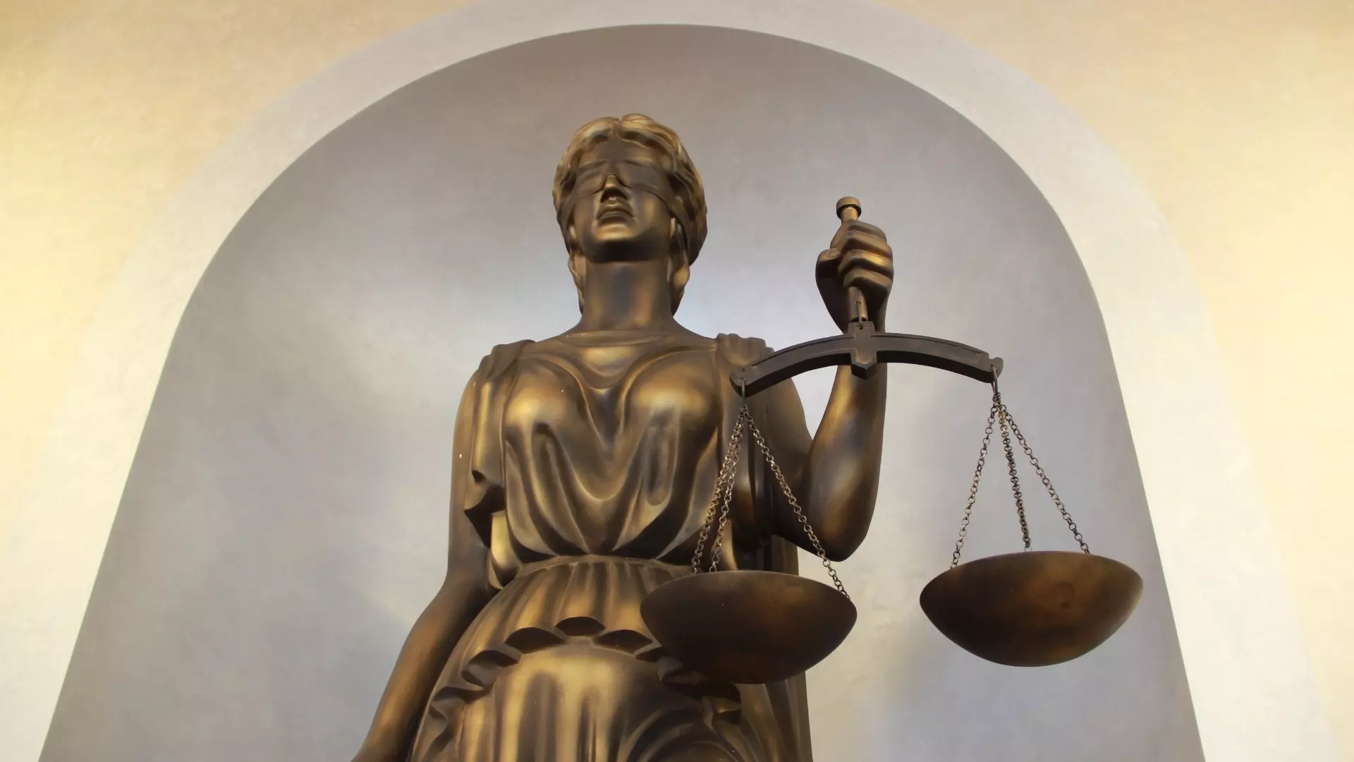 Верховный суд признал законным лишение полномочий судьи Бондаренко в Ростове