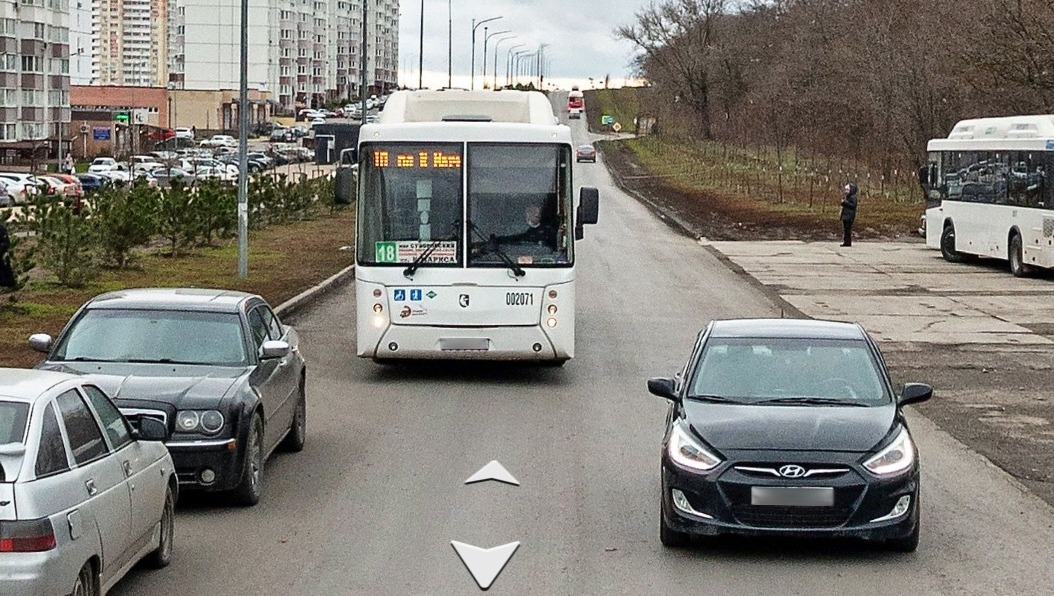 Водитель автобуса в Ростове устраивал истерики и не пускал людей в салон