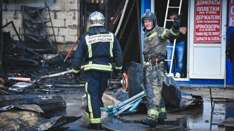 Пожарные справились с пожаром в Доходном доме Парамонова в Ростове