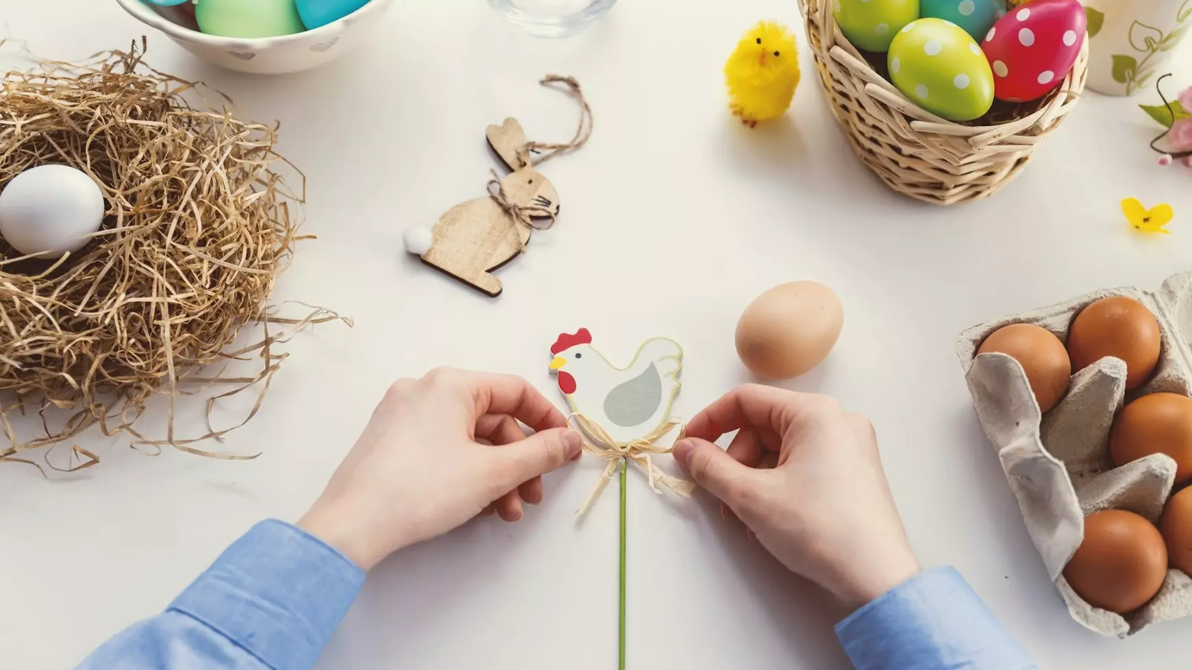 Декор пасхальных яиц — в любом случае творческий процесс, а стоит ли тратить на него целые сутки — решать вам.
