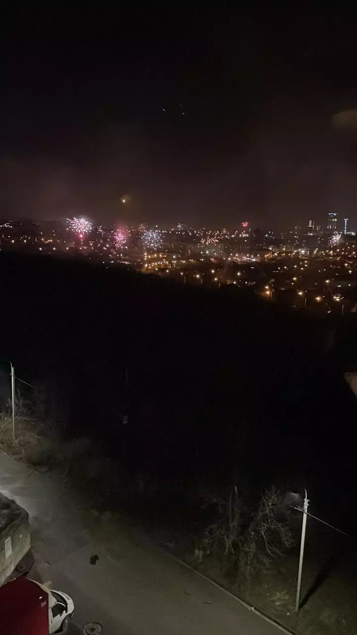 Панорама фейерверков на Западном 31 декабря