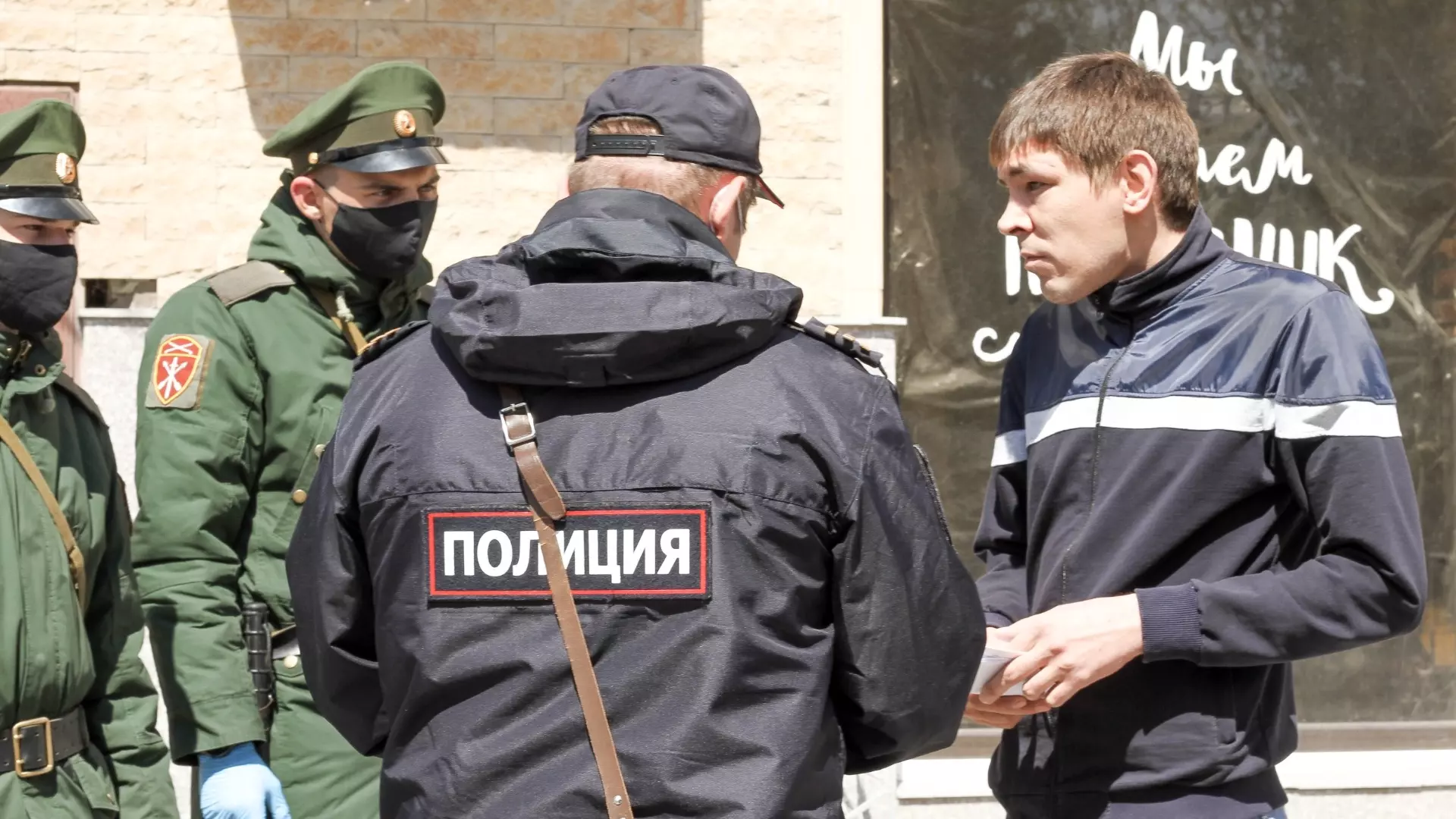 Военком заявил, что повестки призывникам в Ростовской области могут вручить на улице