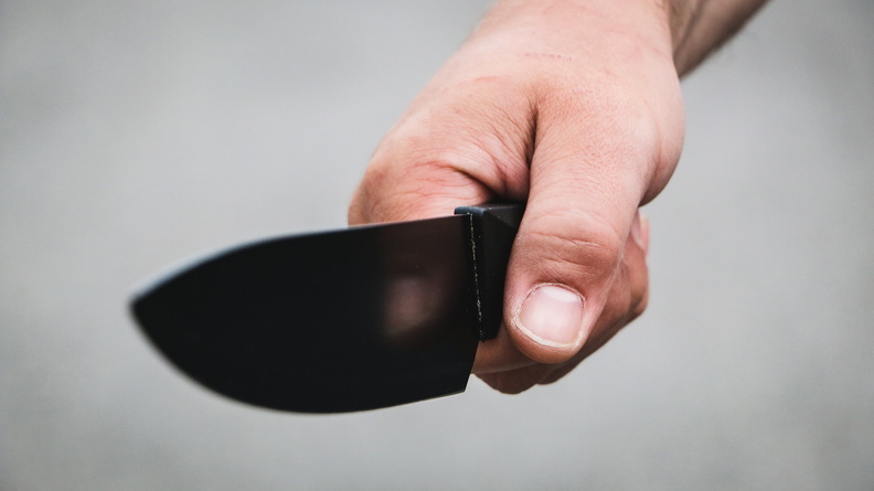Жителя Батайска будут судить за нападение с ножом на детей возле школы