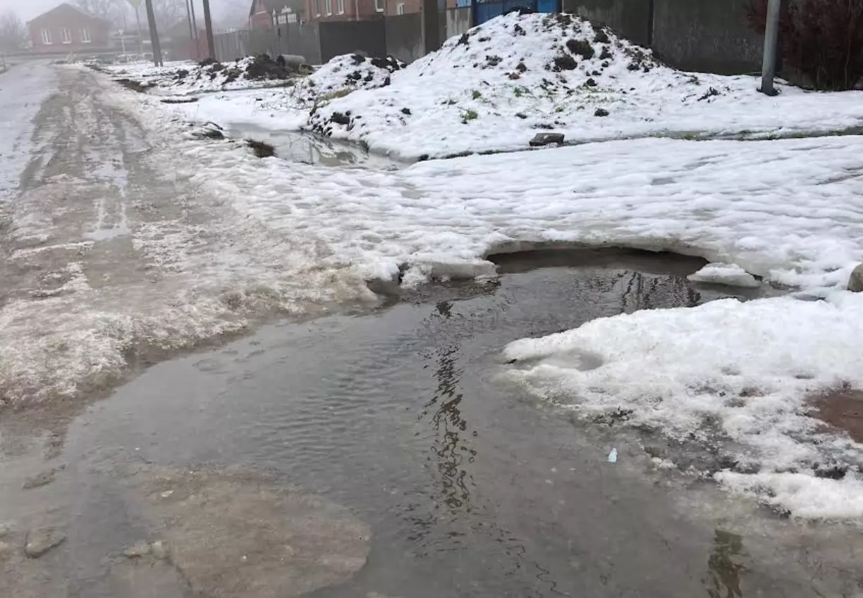 В подтоплении улиц Красного Крыма жители винят активную застройку на месте бывших сельскохозяйственных земель.