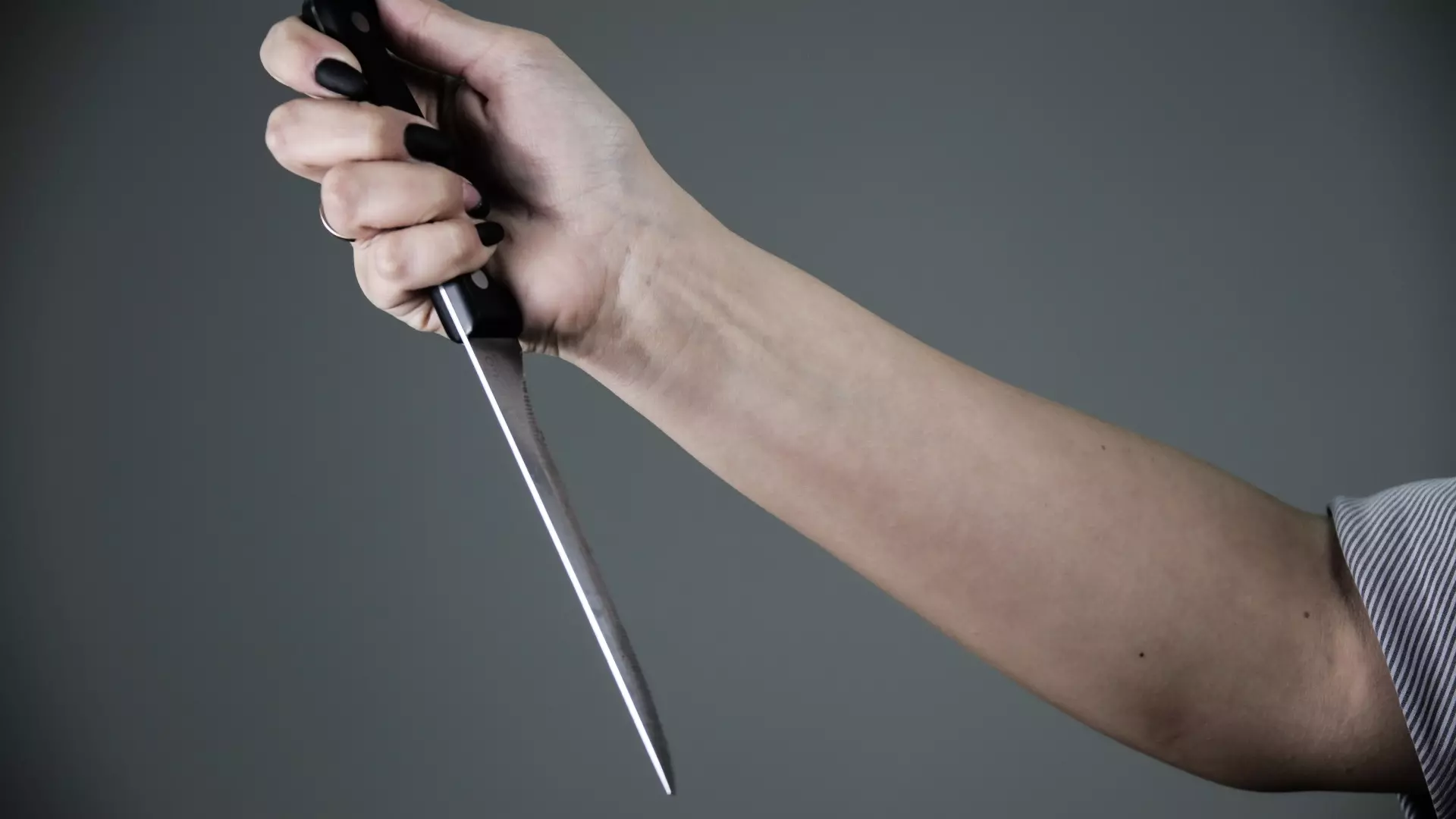 В Батайске беременная женщина ударила мужа в живот ножом за предложение сделать аборт