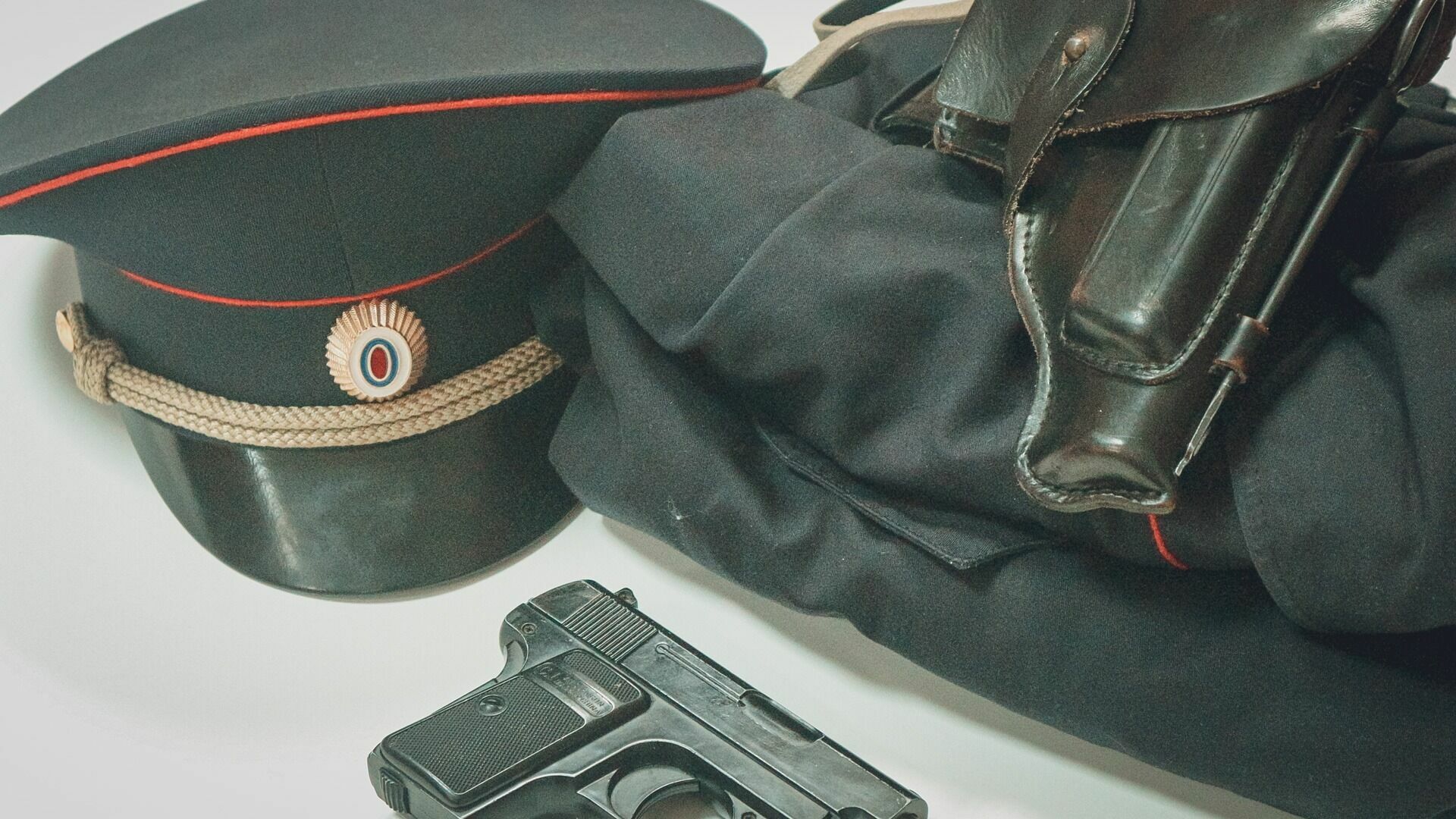 Двух полицейских в Ростовской области заподозрили в передаче друг другу взятки