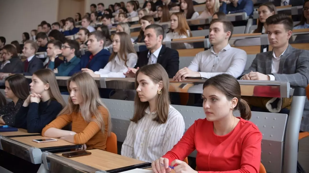 Студенты онлайн: Tele2 составила рейтинг самых «качающих» ростовских вузов