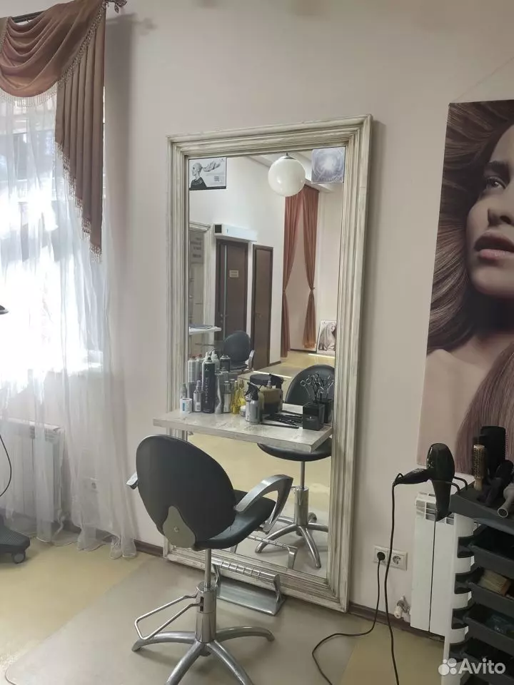 Дешевый бизнес в Ростове. Один из салонов красоты приглашает парикмахеров к взаимовыгодному сотрудничеству.