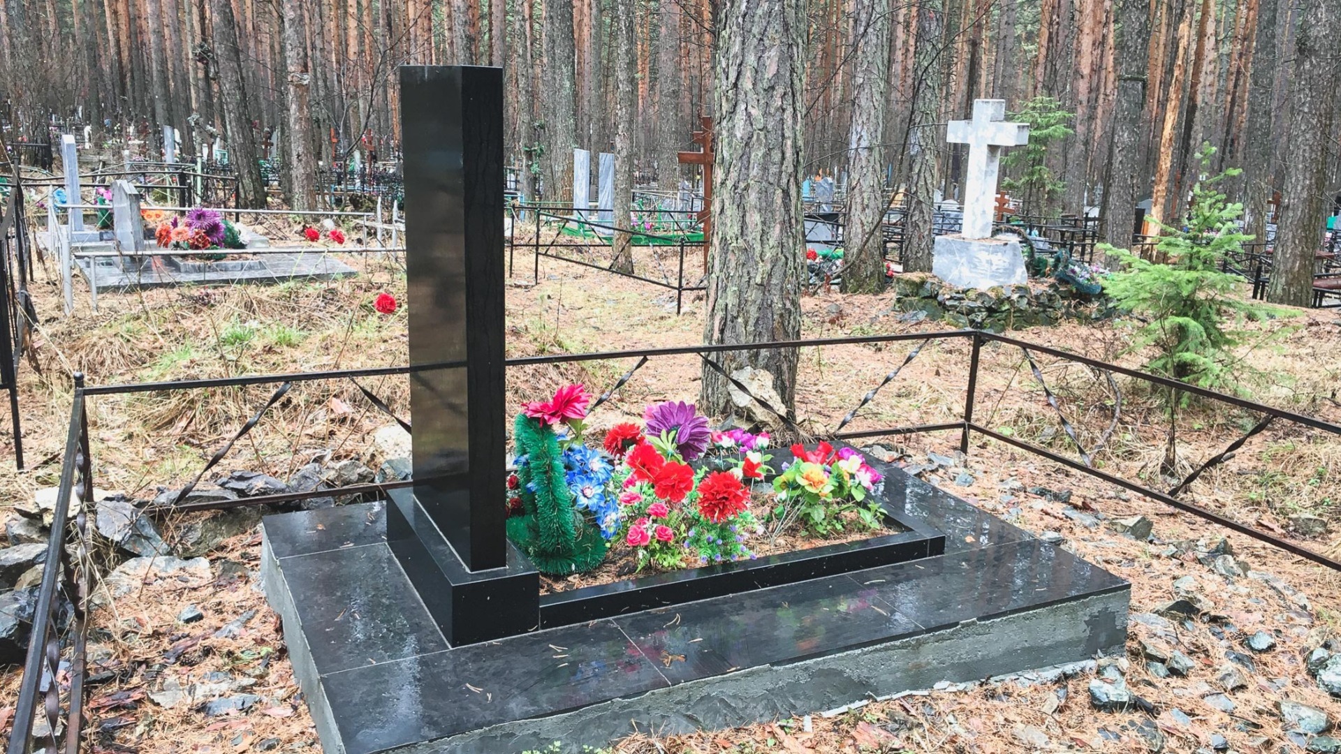 В Ростове-на-Дону потратят 2,3 миллиона рублей на обустройство могил бойцов СВО
