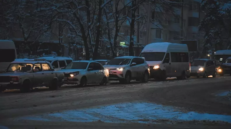 В Ростовской области начали подвозить еду застрявшим в пробке водителям