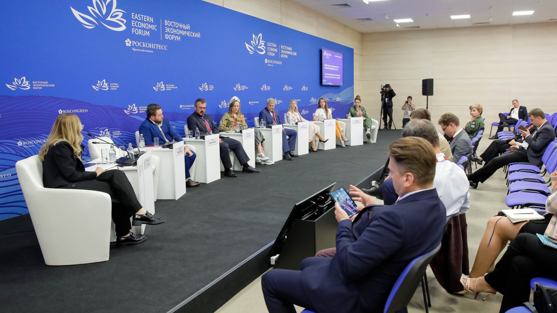 Участники ВЭФ-2023 заключили 373 соглашения на 3,8 трлн рублей