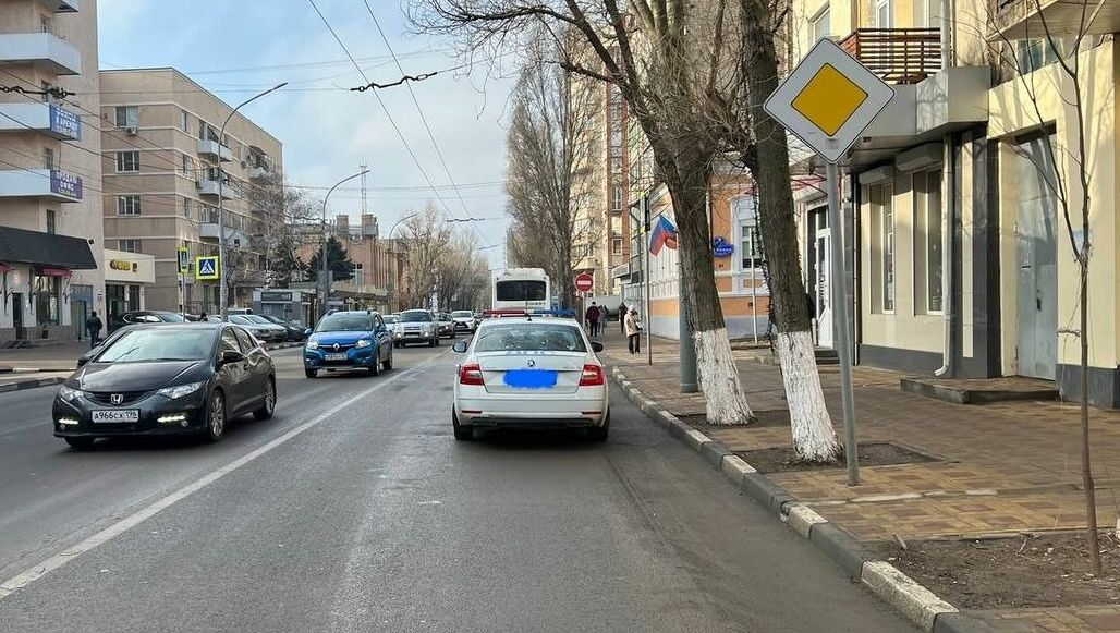 Пассажирка упала и повредила таз во время поездки в автобусе в Ростове