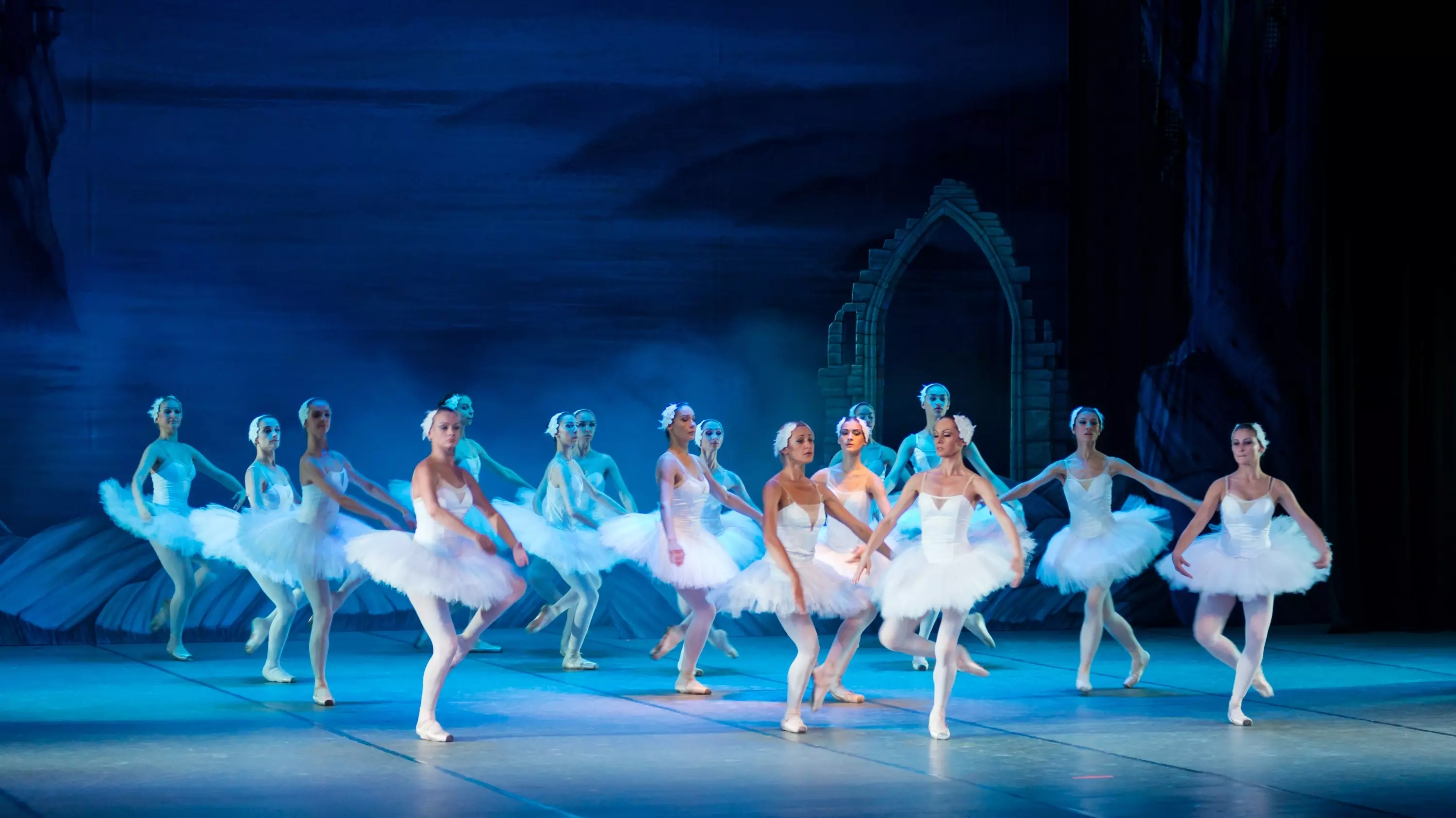 В конце недели, 7 апреля, в ДК «Ростсельмаш» пройдет балет Лебединое озеро