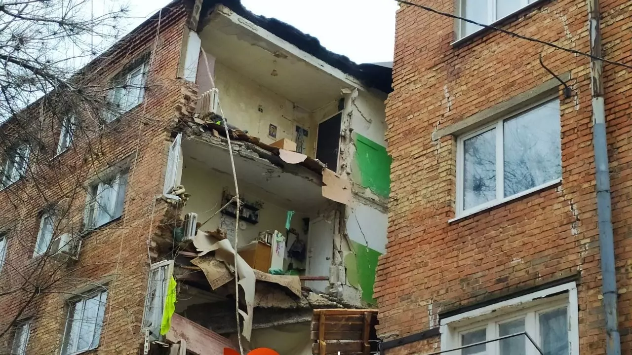 Власти Ростова сообщили, что жильцам рухнувшего дома перечислили по 100 тыс руб