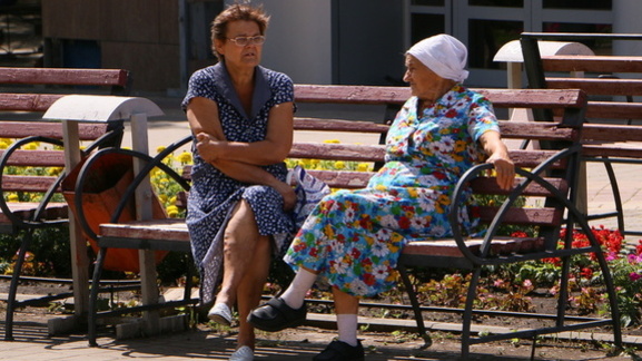 Реже выходить на улицу посоветовали пенсионерам в Ростовской области