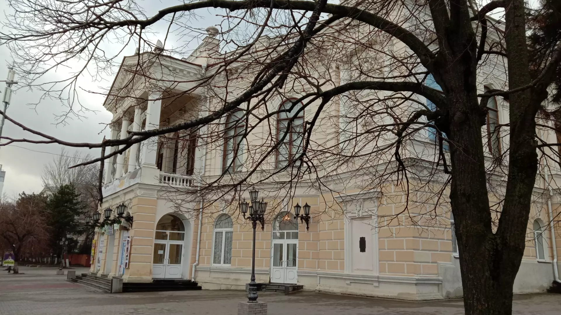 Здание молодежного театра как архитектурная жемчужина ростовской Нахичевани