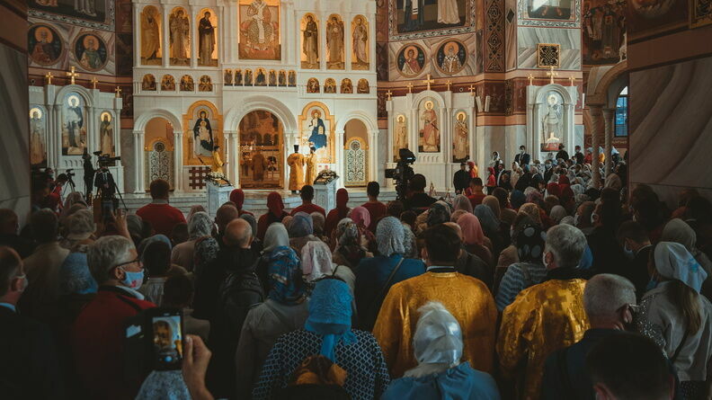 Тысячи верующих встретили Рождество в храмах Ростовской области в ночь на 7 января