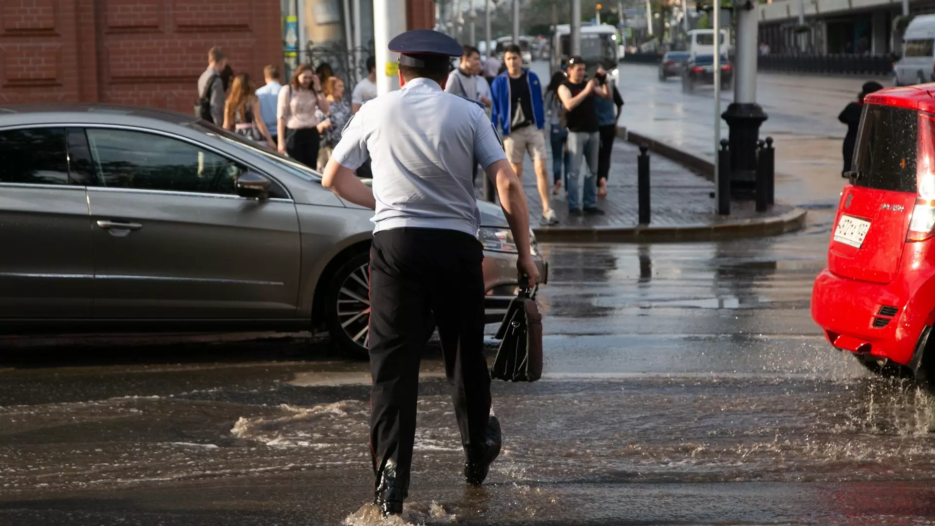 Жителям Ростовской области могут разрешить опаздывать на работу из-за непогоды