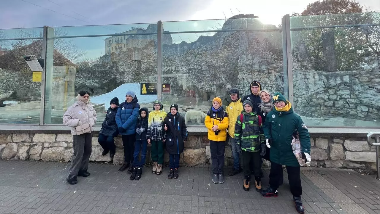 Недавно для детей была организована поездка в Москву. Они посетили московский зоопарк, навестили медвежонка Айку