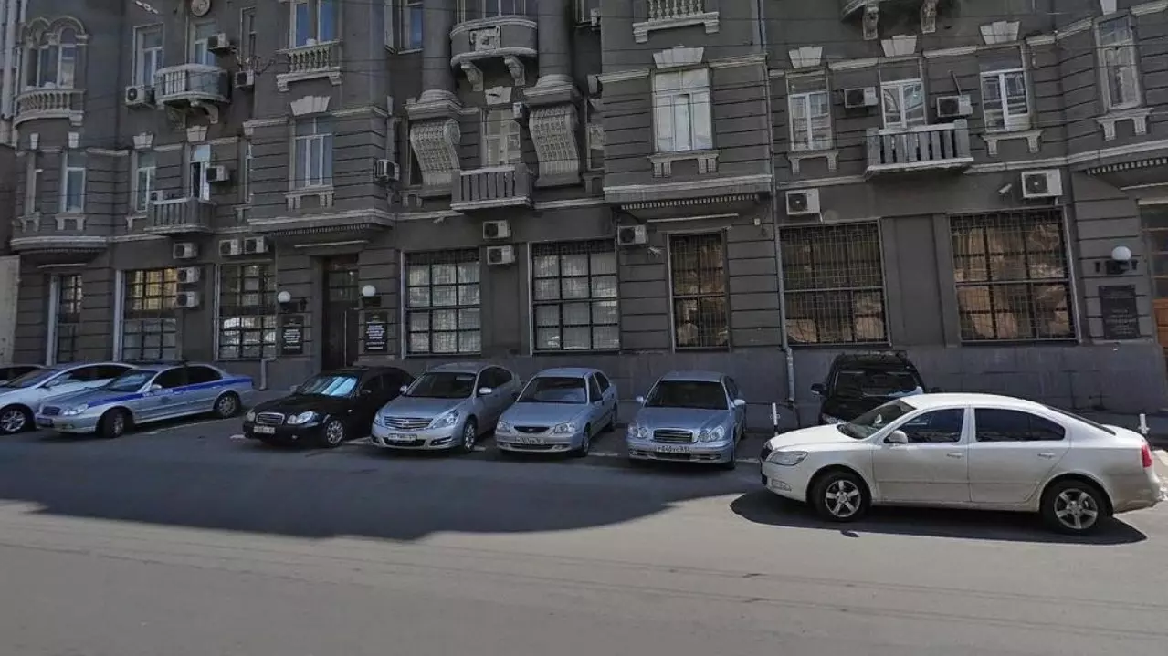 Причиной стало здание на проспекте Буденновский, 46, которое находится под оперативным управлением УМВД уже 14 лет.