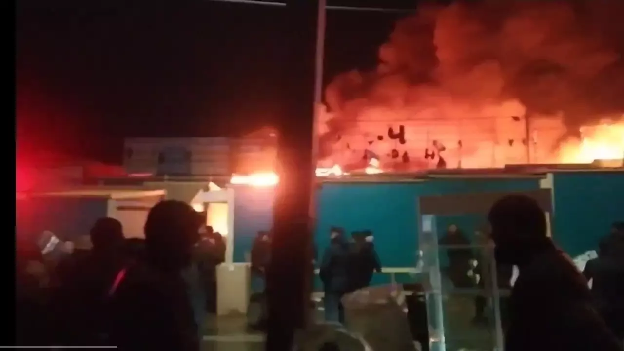«Пять контейнеров с товаром сгорели»: люди с «Темерника» в Ростове потеряли бизнес