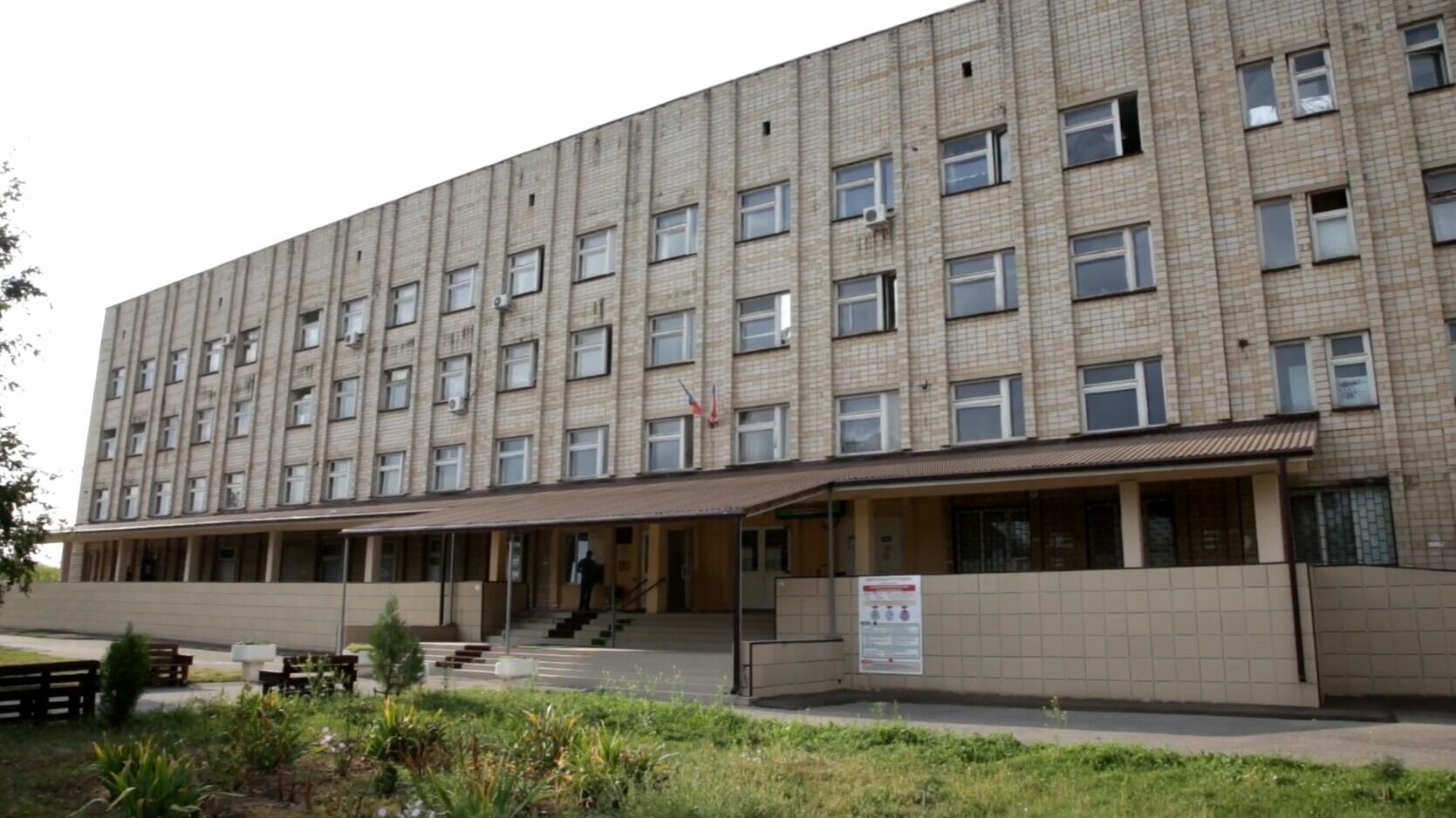 Сотрудники и пациенты больницы в Каменском районе пожаловались на разруху и беспредел