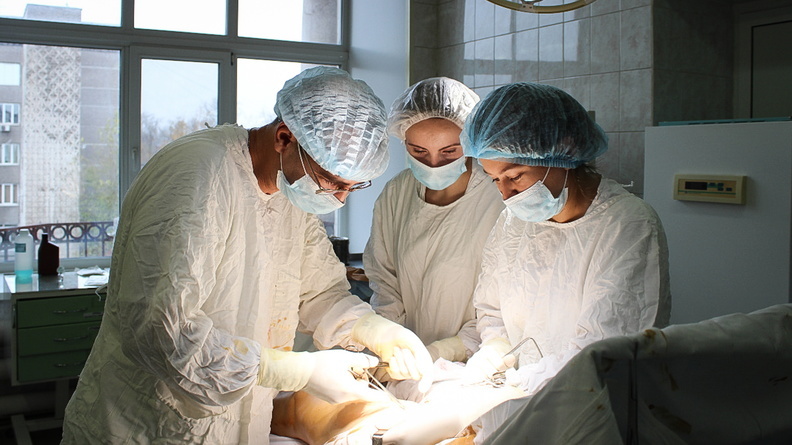 Пять пуль достали врачи из раненого в Батайске участника спецоперации