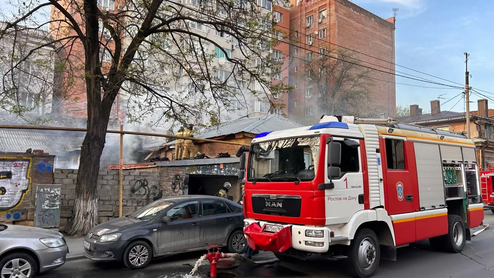 Мощный пожар вспыхнул в историческом центре Ростова 16 апреля