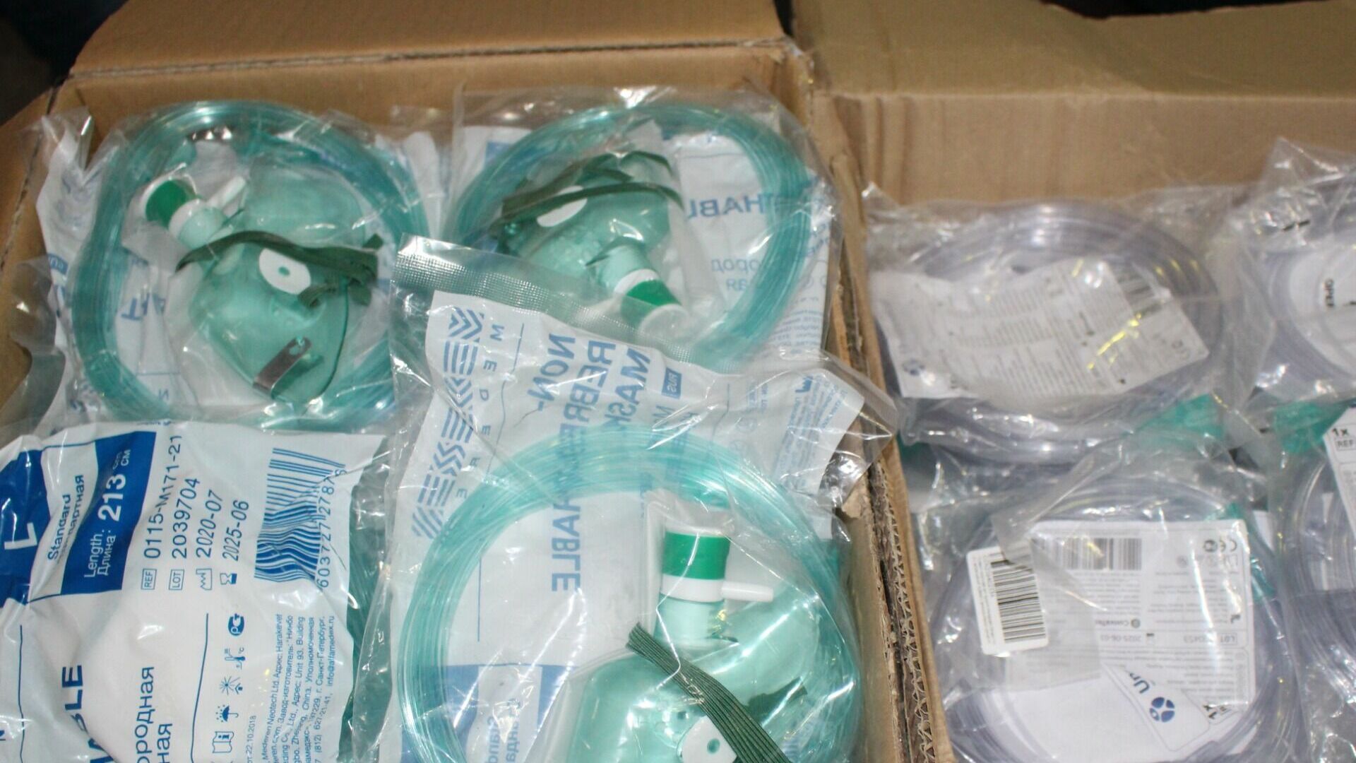 Донскому инфекционному центру передали маски, конфискованные на таможне